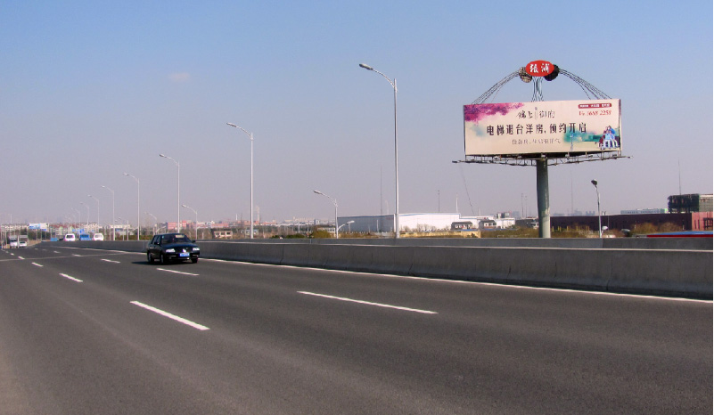 昆山蘇虹機(jī)場(chǎng)路、南北公路交叉口單立柱